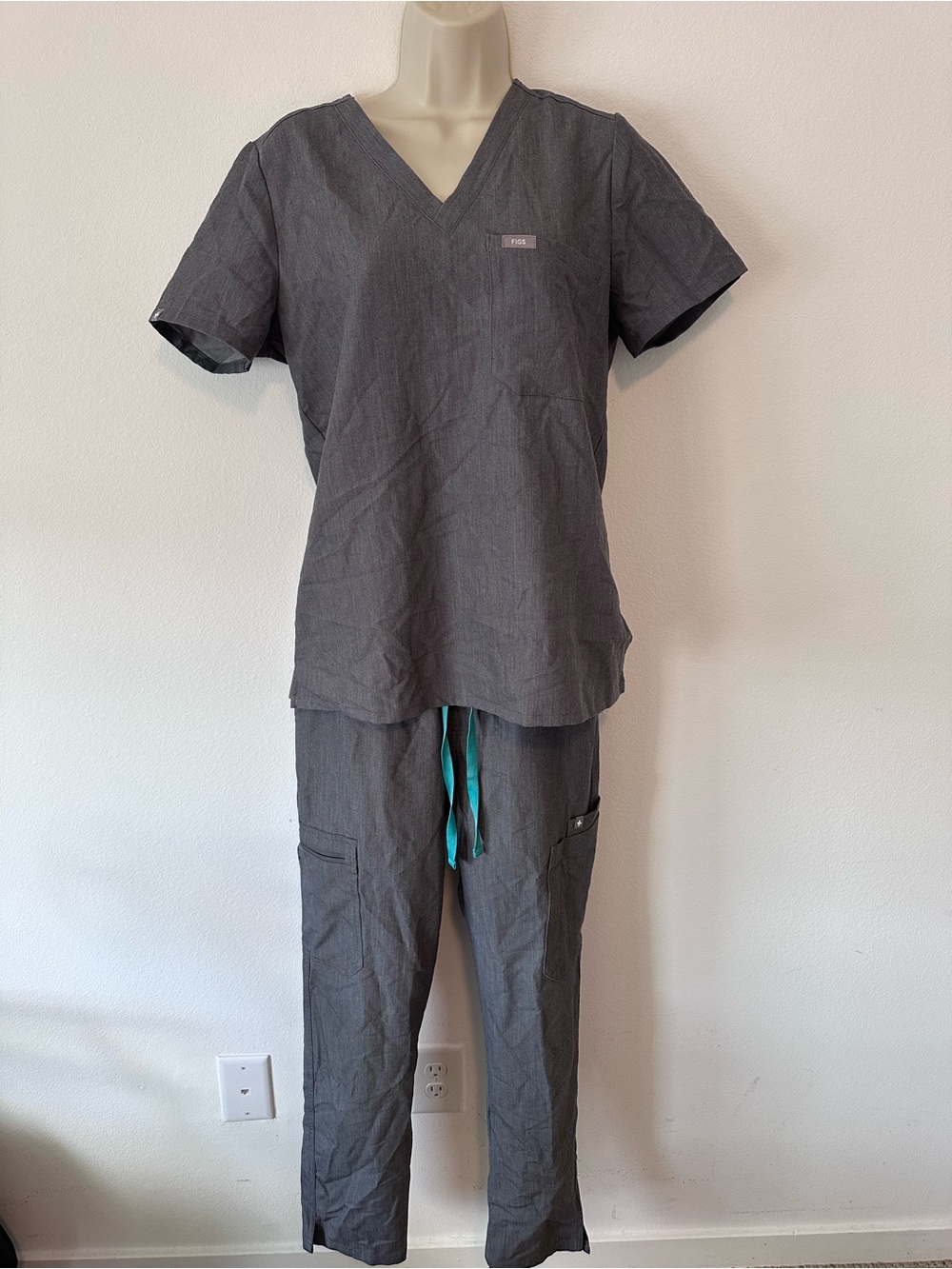 Figs Women's Gray V-Neck Scrub Top and Pants Set